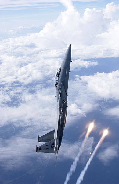  An F-15 Eagle climbing and releasing flares.